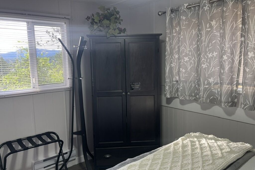 Photo of Bedroom in Madeira Park