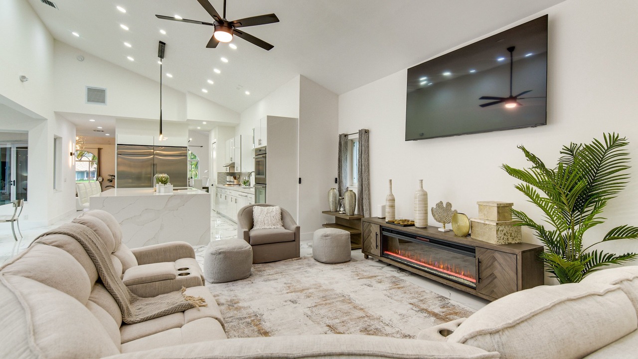 Photo of Livingroom in West Dixie Bend