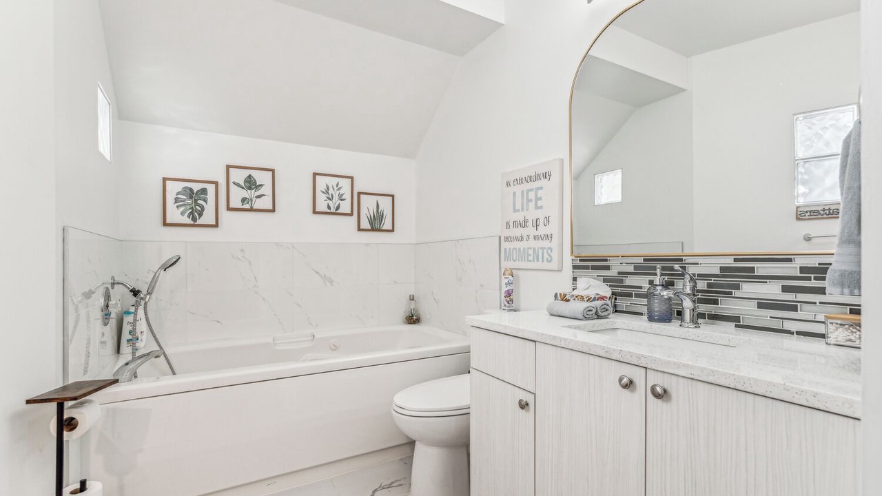 Photo of Bathroom in Hillhurst