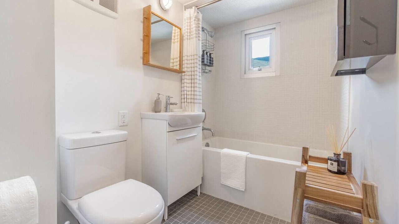 Photo of Bathroom in Okanagan-Similkameen
