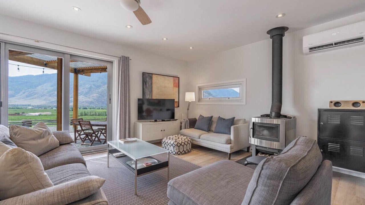 Photo of Livingroom in Okanagan-Similkameen