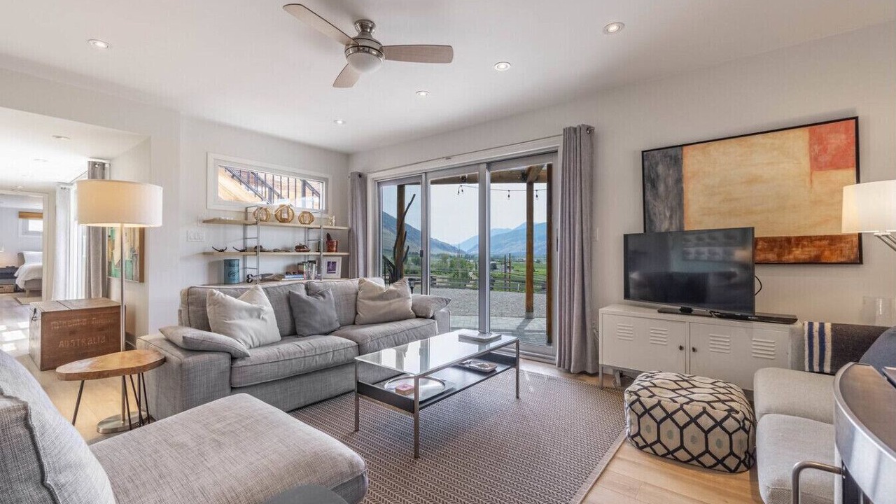 Photo of Livingroom in Okanagan-Similkameen
