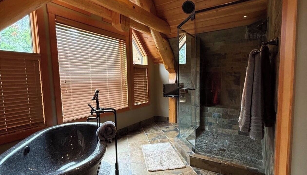 Photo of Bathroom in Cougar Creek