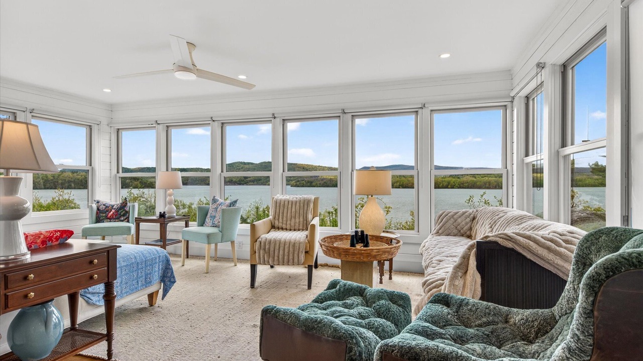 Photo of Livingroom in Moriah Center