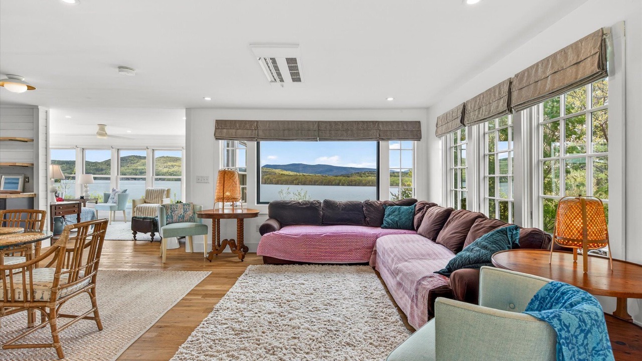 Photo of Livingroom in Moriah Center