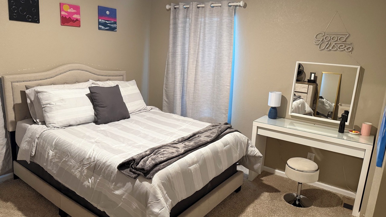 Photo of Bedroom in Aurora