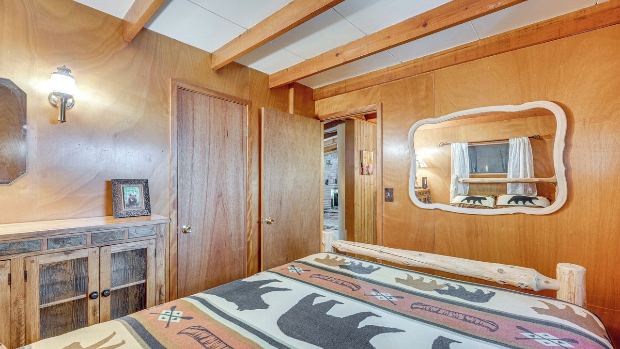 Photo of Bedroom in Drake