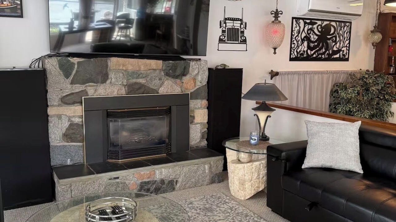 Photo of Livingroom in North Oyster