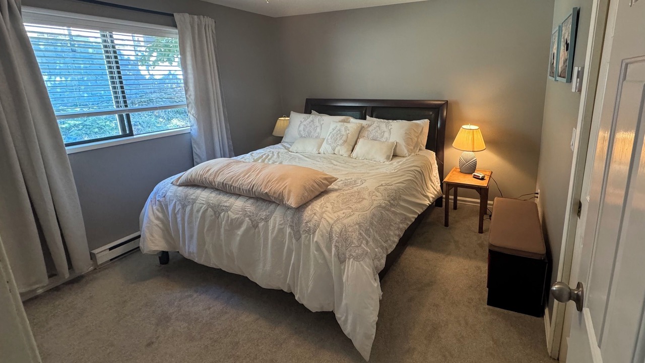 Photo of Bedroom in Departure Bay