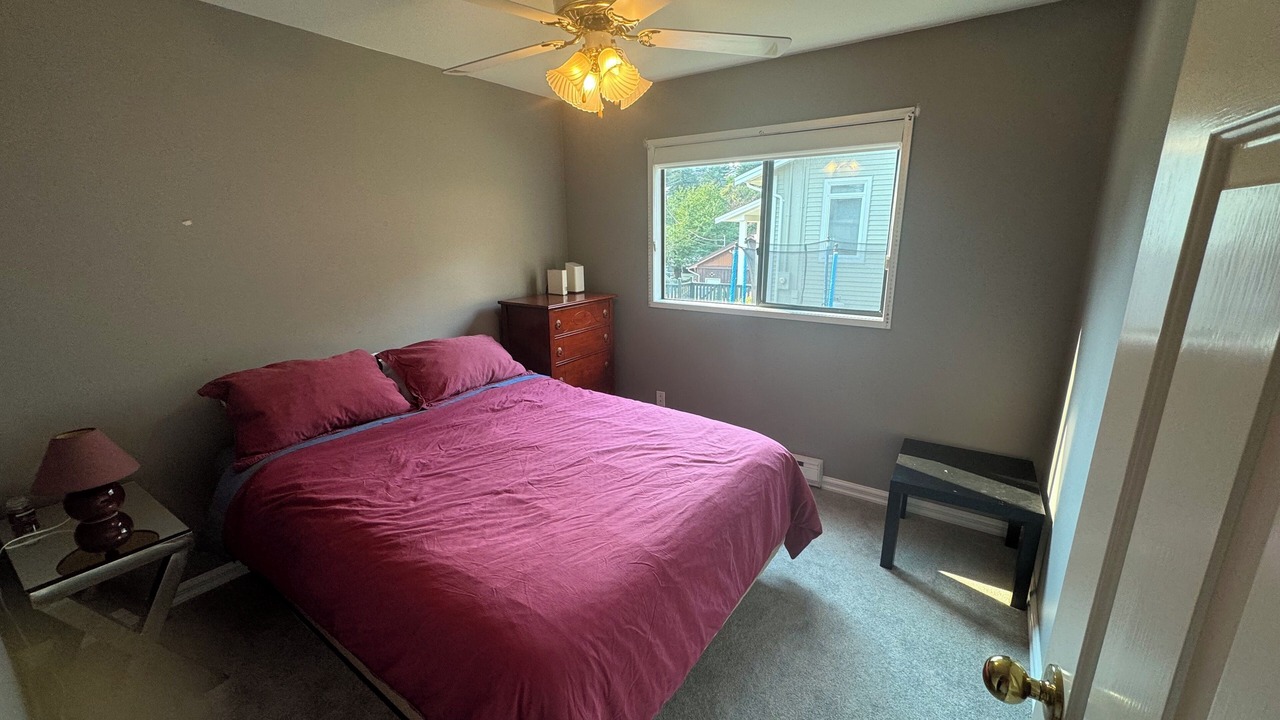 Photo of Bedroom in Departure Bay