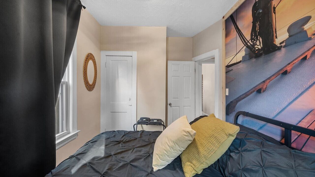 Photo of Bedroom in Edgewater