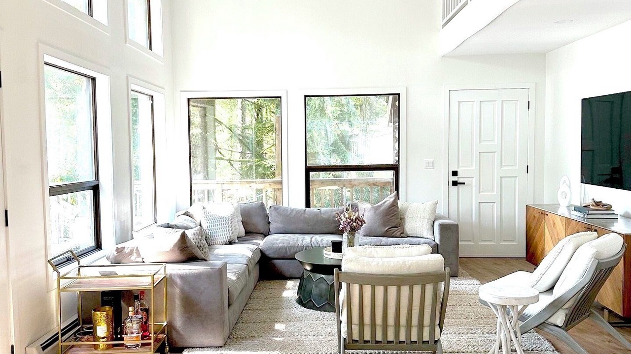 Photo of Livingroom in Shawnigan Lake