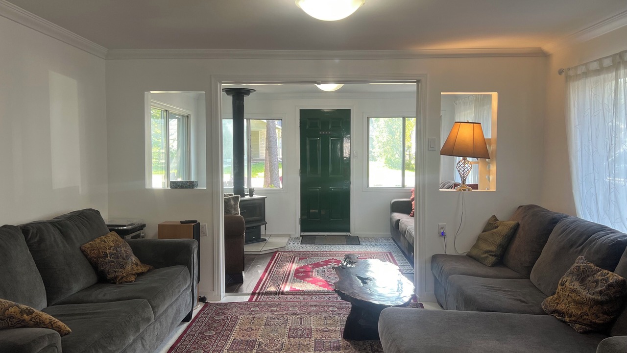 Photo of Livingroom in Alberta Beach