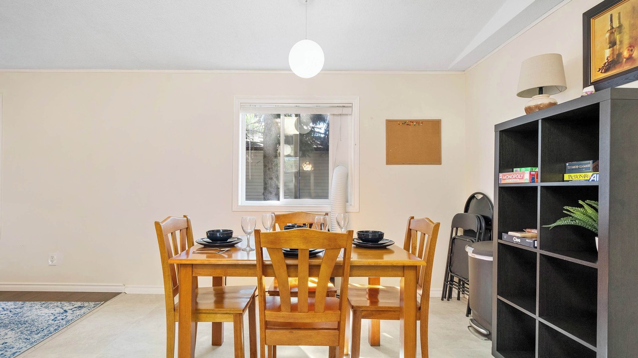 Photo of Livingroom in Sylvan Lake