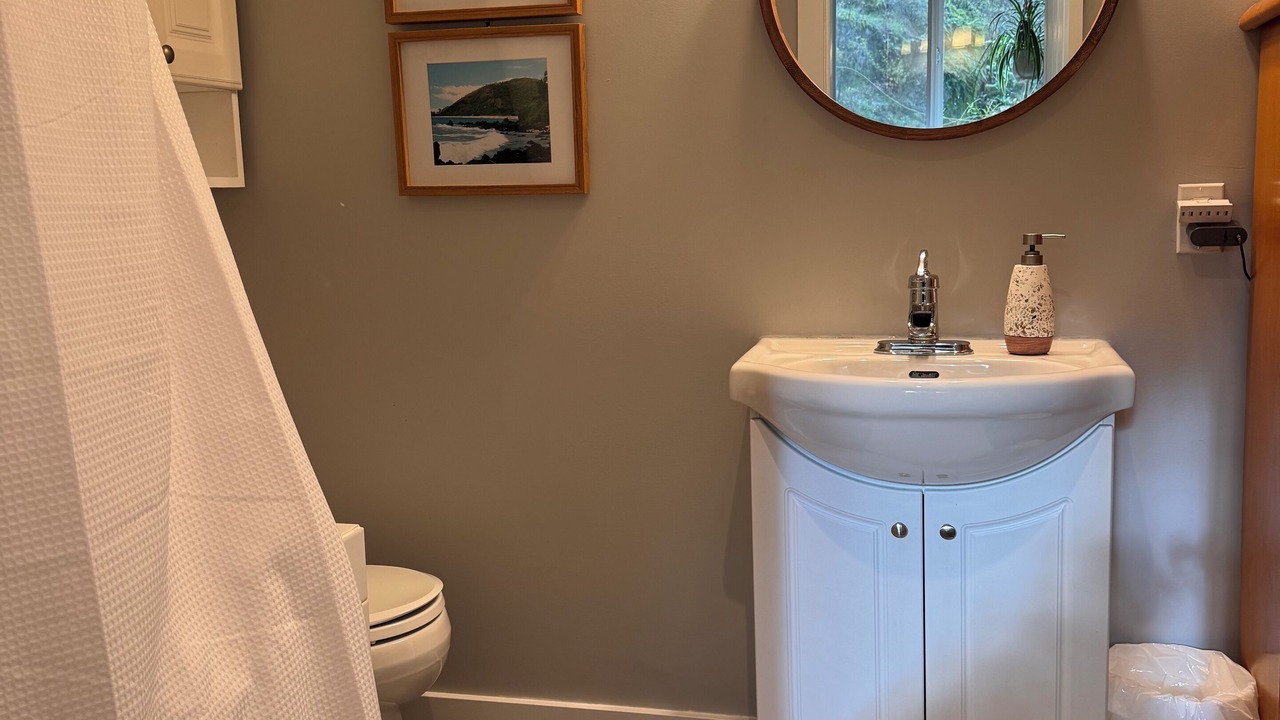Photo of Bathroom in Metchosin