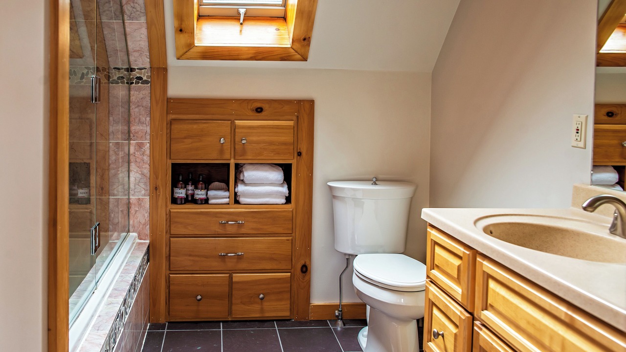 Photo of Bathroom in Warren