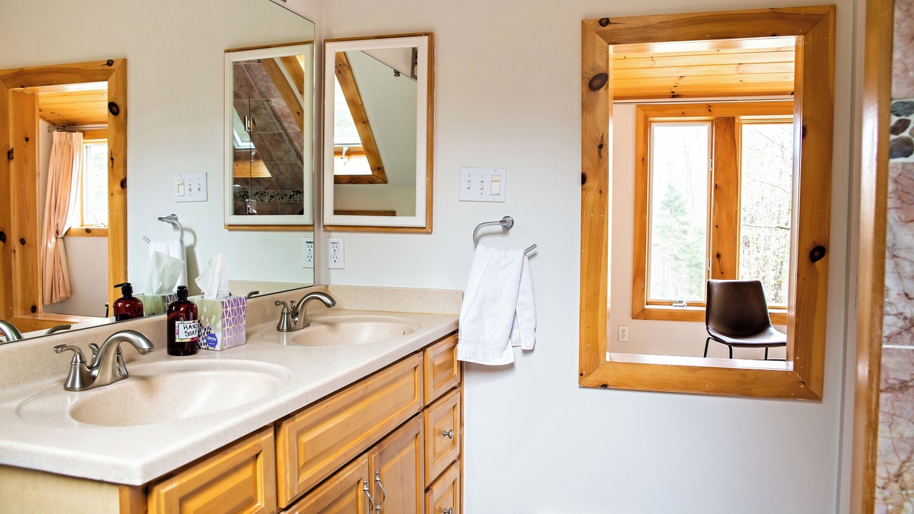 Photo of Bathroom in Warren