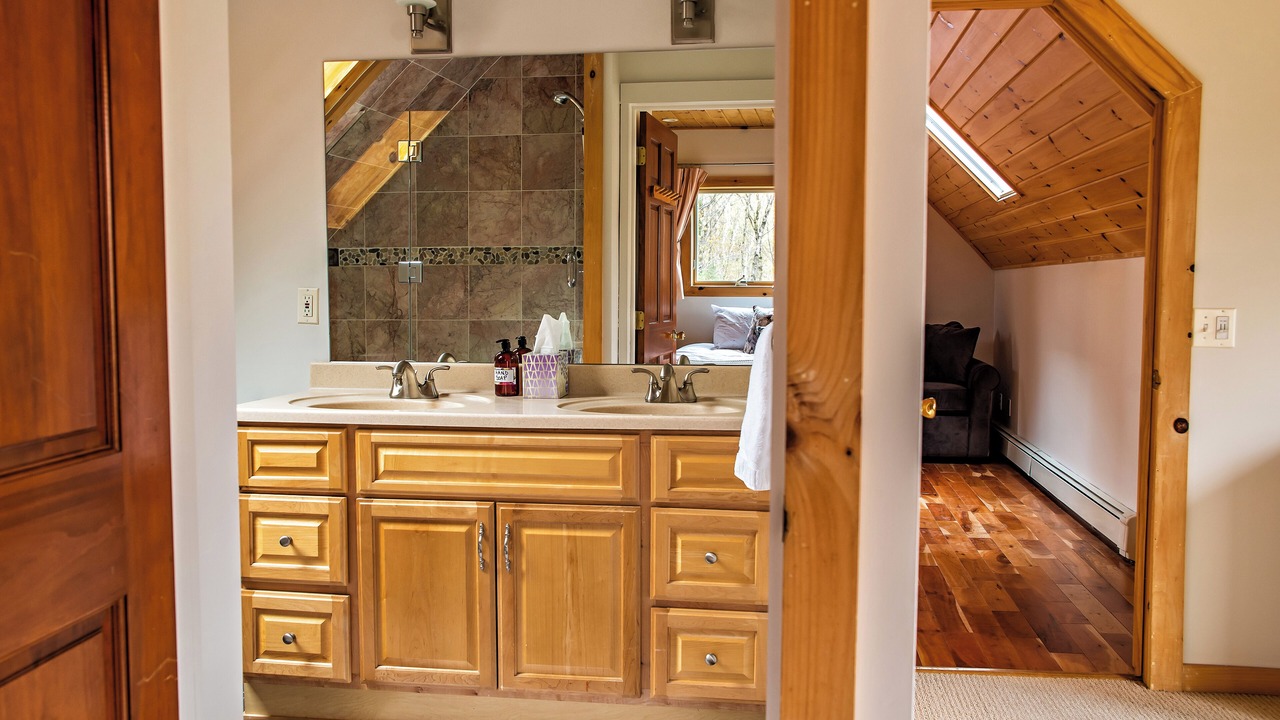 Photo of Bathroom in Warren