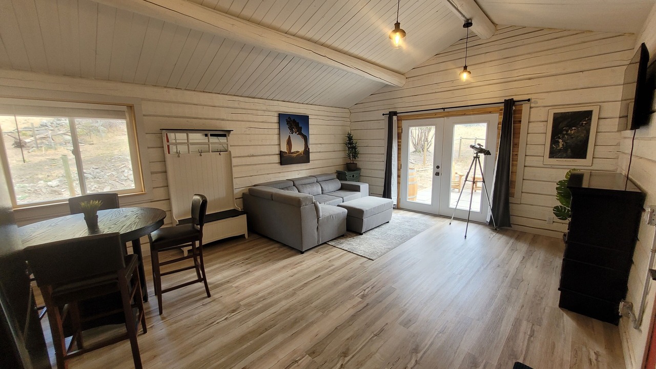 Photo of Livingroom in Okanagan-Similkameen