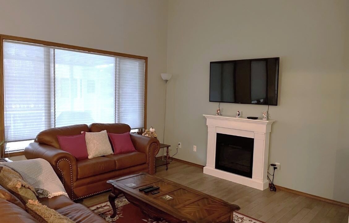 Photo of Livingroom in Arbour Lake
