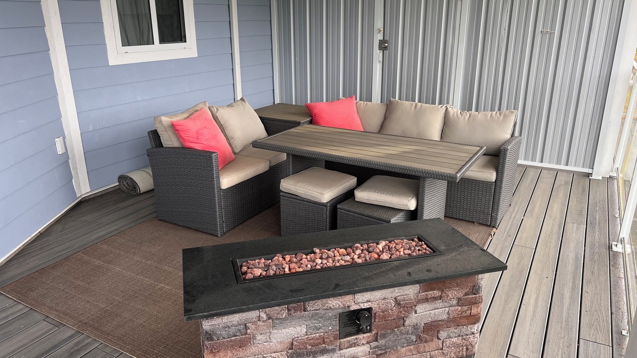 Photo of Patio Balcony in Juan de Fuca Electoral Area