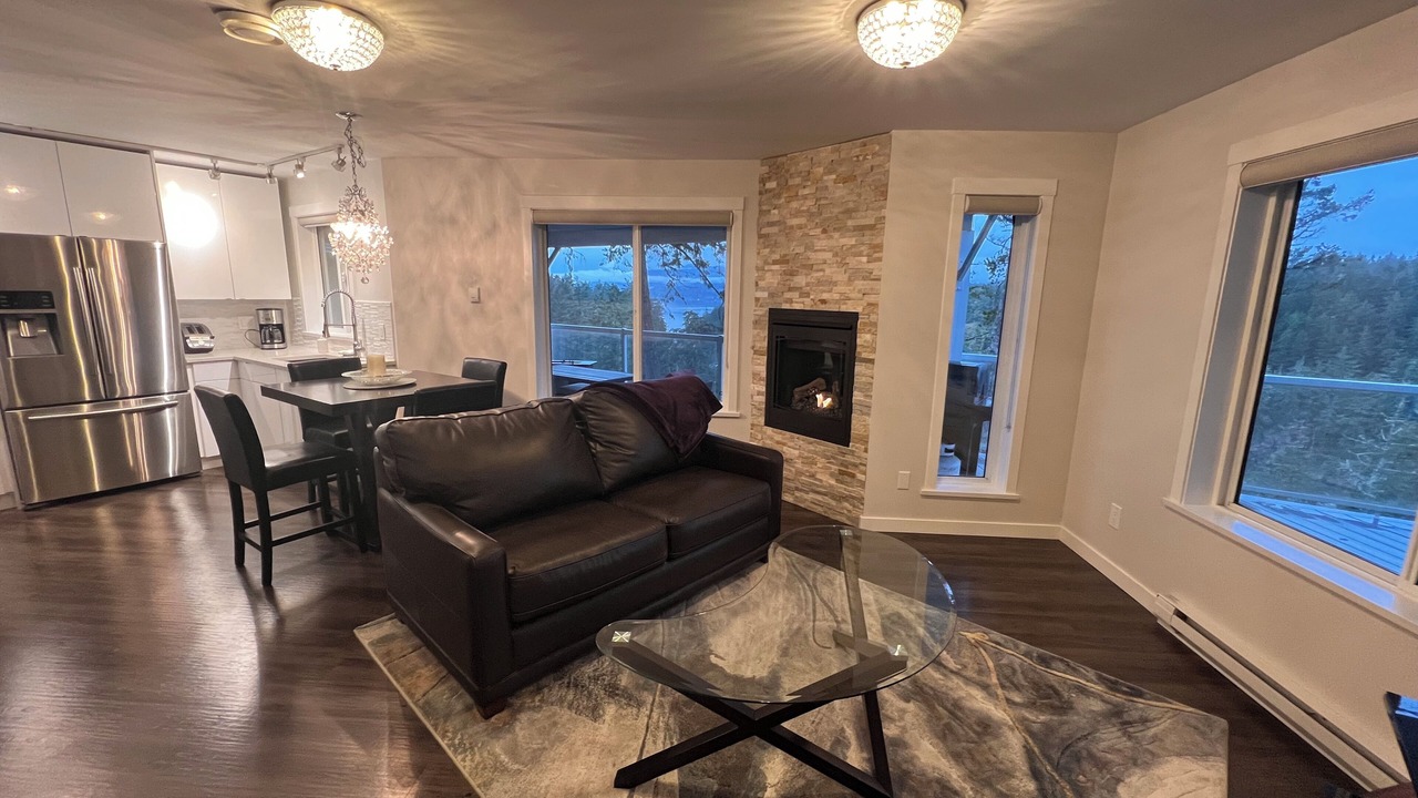 Photo of Livingroom in Juan de Fuca Electoral Area