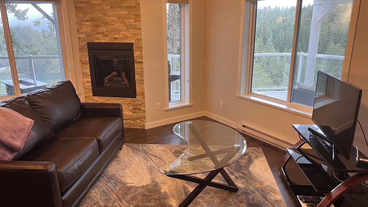 Photo of Livingroom in Juan de Fuca Electoral Area