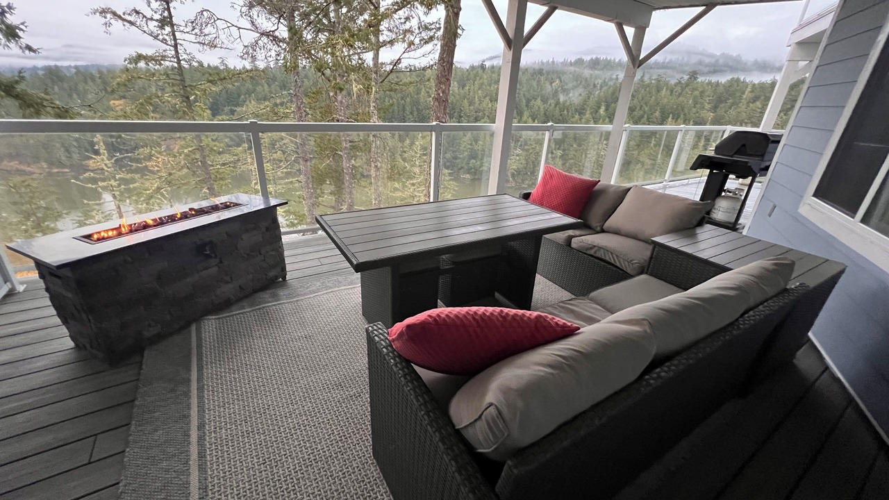 Photo of Patio Balcony in Juan de Fuca Electoral Area