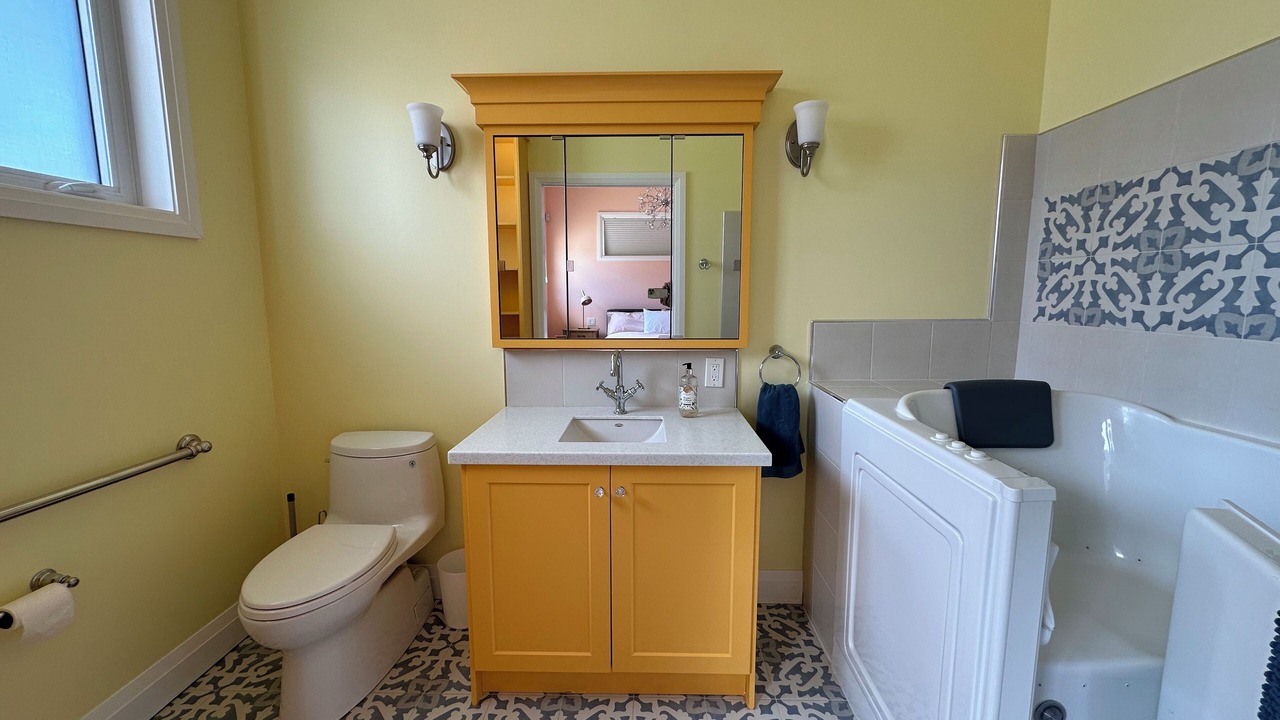 Photo of Bathroom in Okanagan-Similkameen