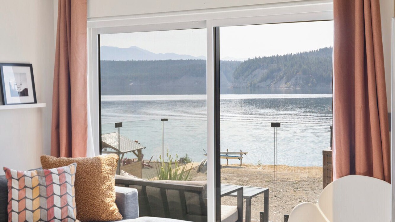Photo of Livingroom in East Kootenay