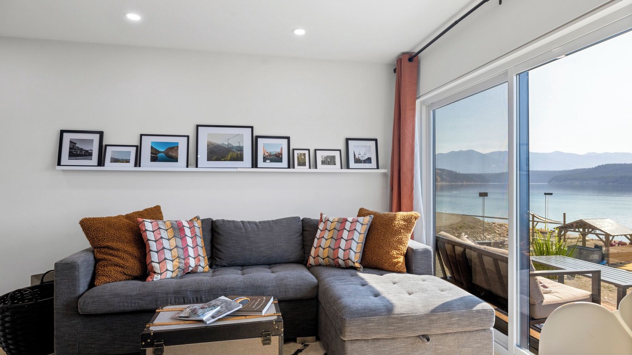 Photo of Livingroom in East Kootenay
