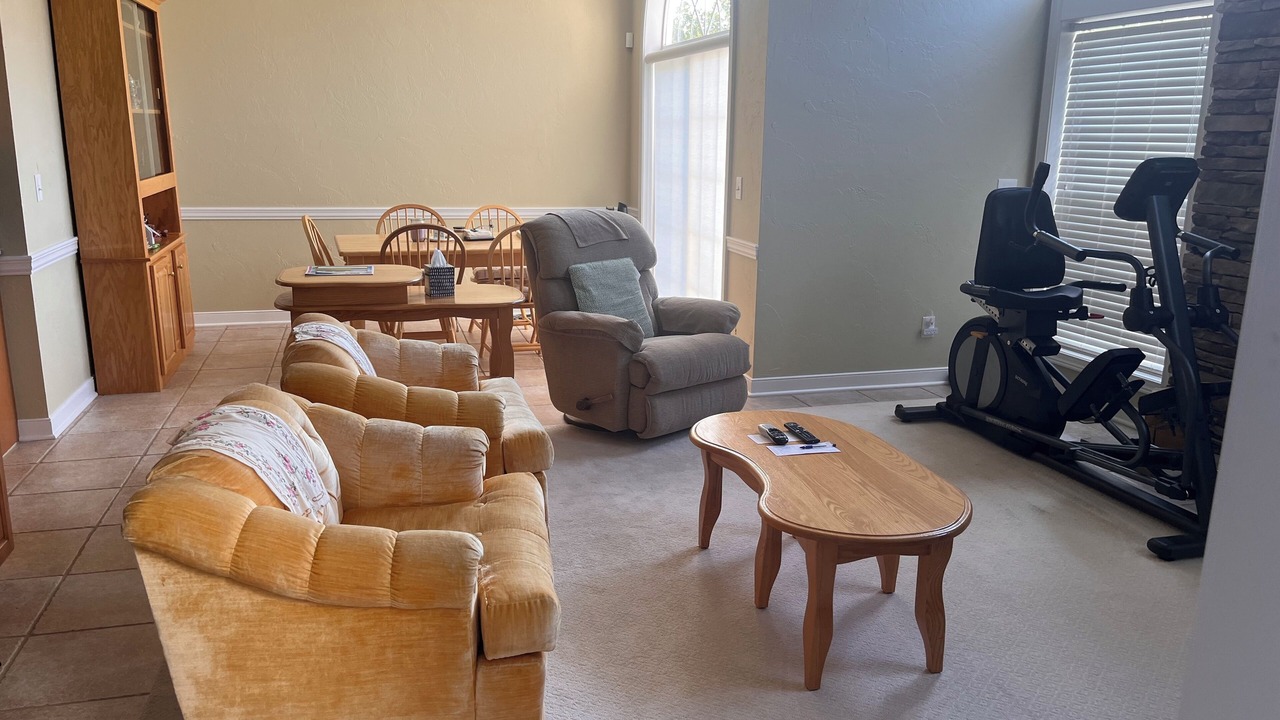 Photo of Livingroom in Highland Heights