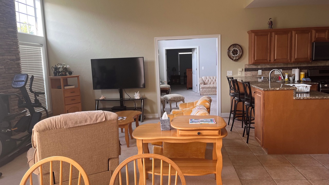 Photo of Livingroom in Highland Heights