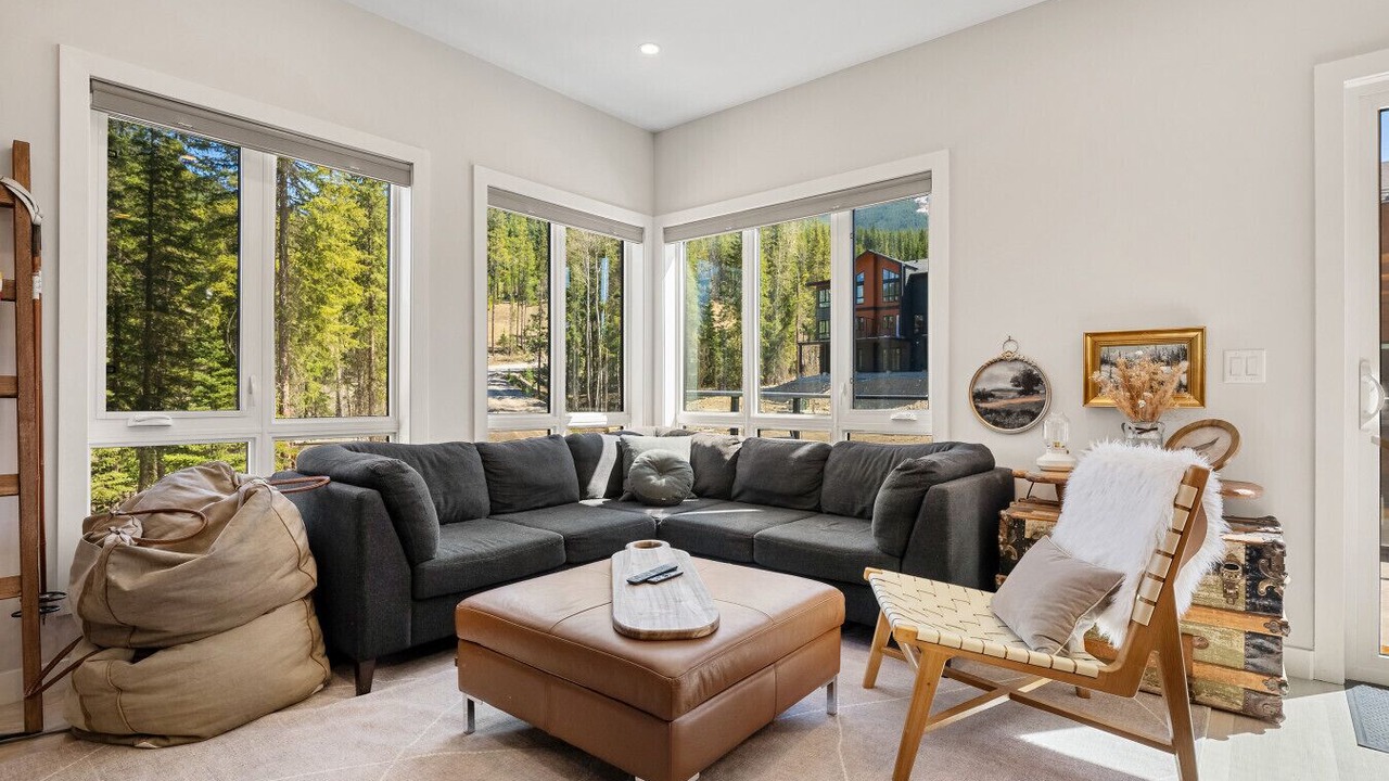 Photo of Livingroom in East Kootenay