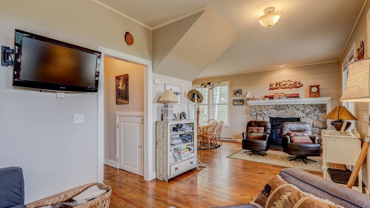 Photo of Livingroom in Warm Springs