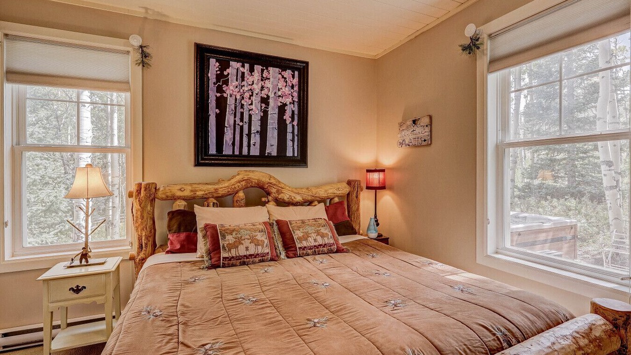 Photo of Bedroom in Warm Springs