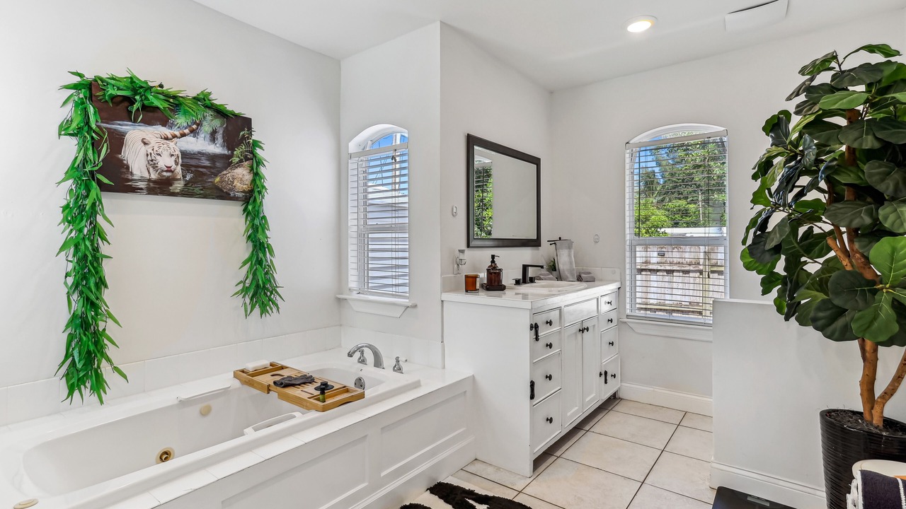 Photo of Bathroom in Lantana