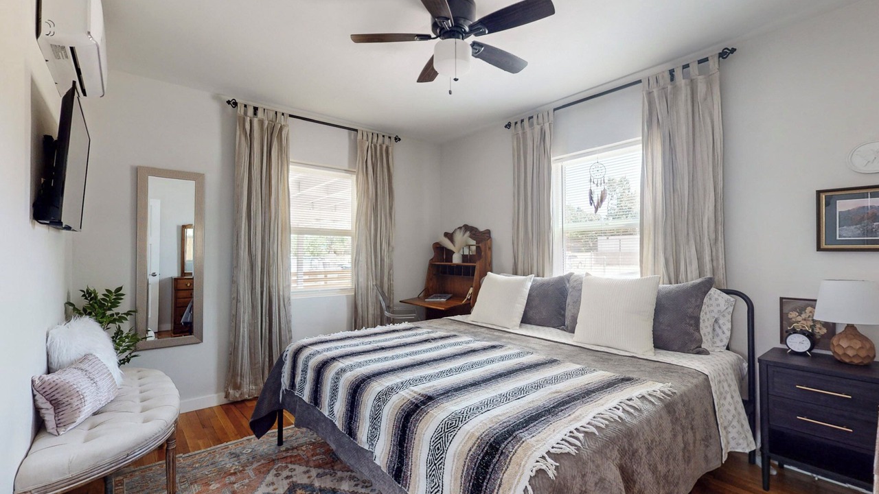 Photo of Bedroom in Parkland Hills