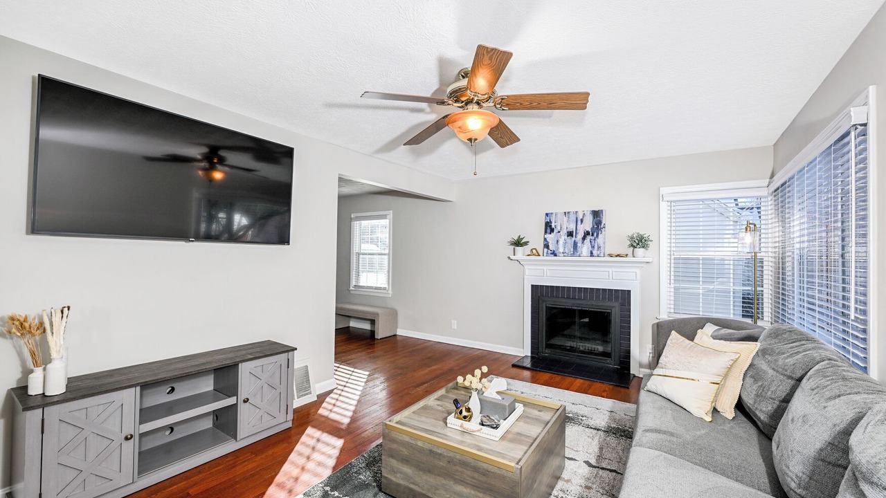 Photo of Livingroom in Cuyahoga Falls