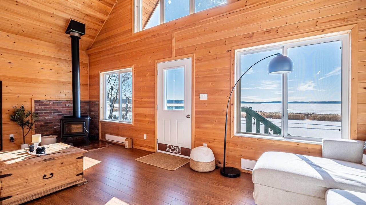 Photo of Livingroom in Central Alberta