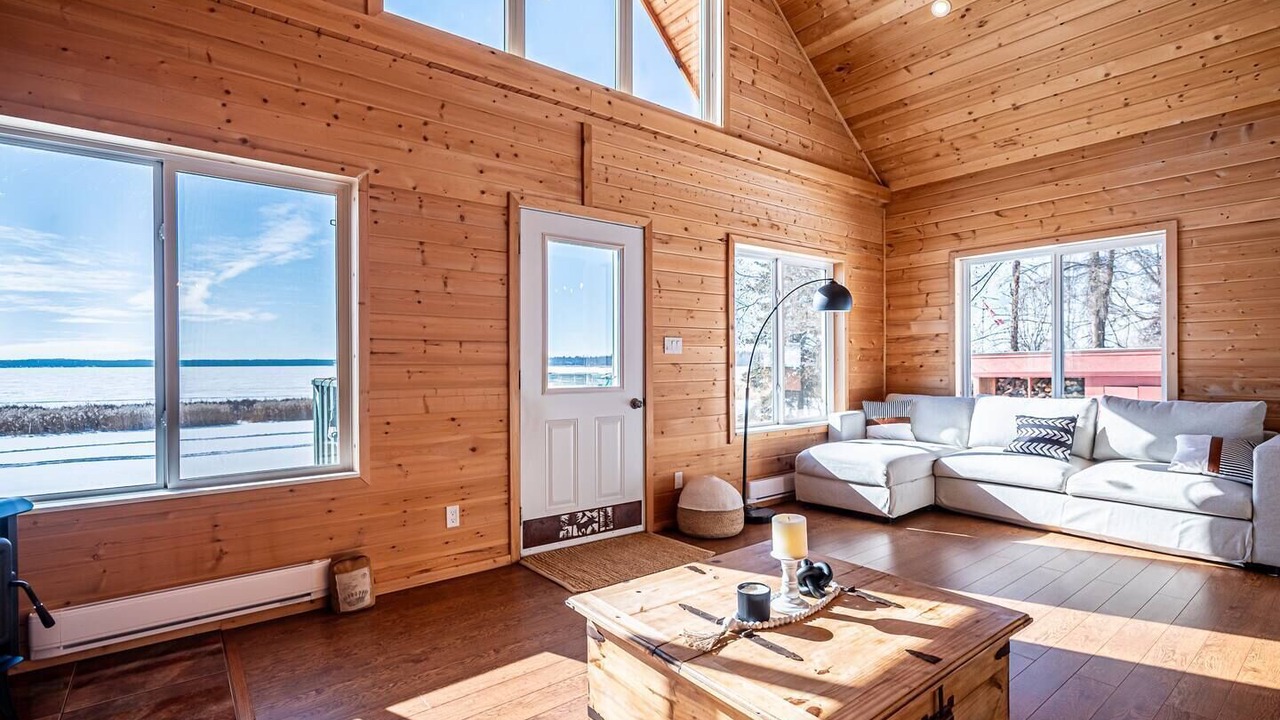 Photo of Livingroom in Central Alberta