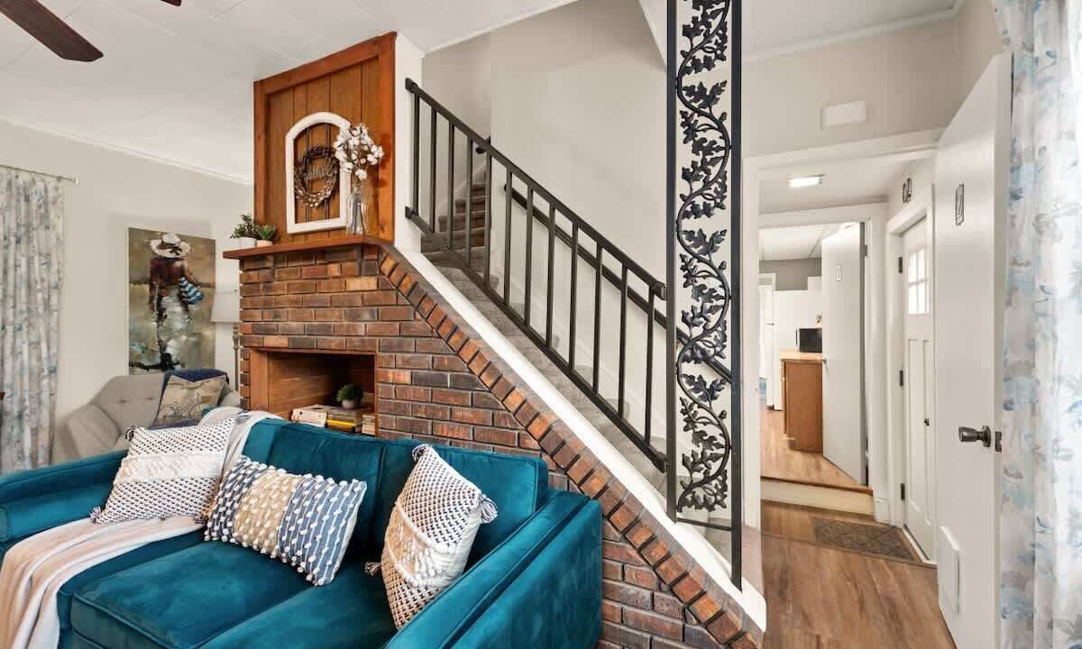 Photo of Livingroom in Kamm's Corners