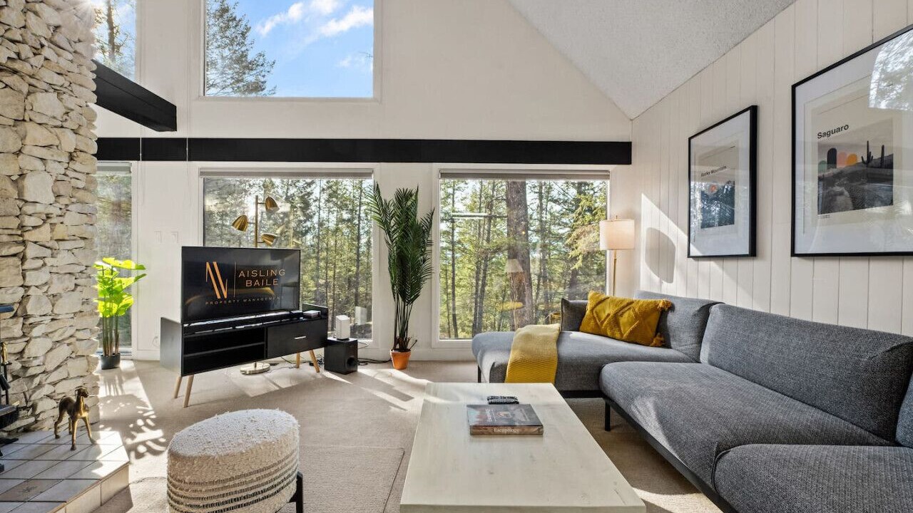 Photo of Livingroom in East Kootenay