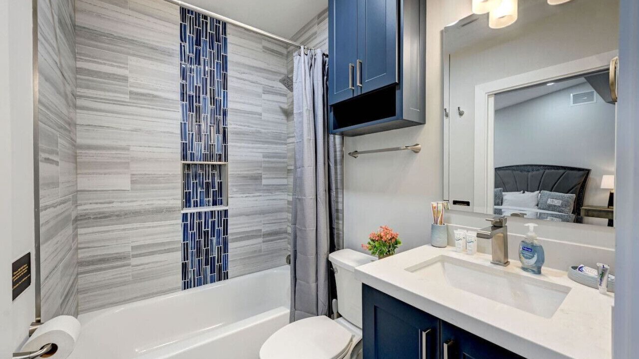 Photo of Bathroom in Hollywood Lakes