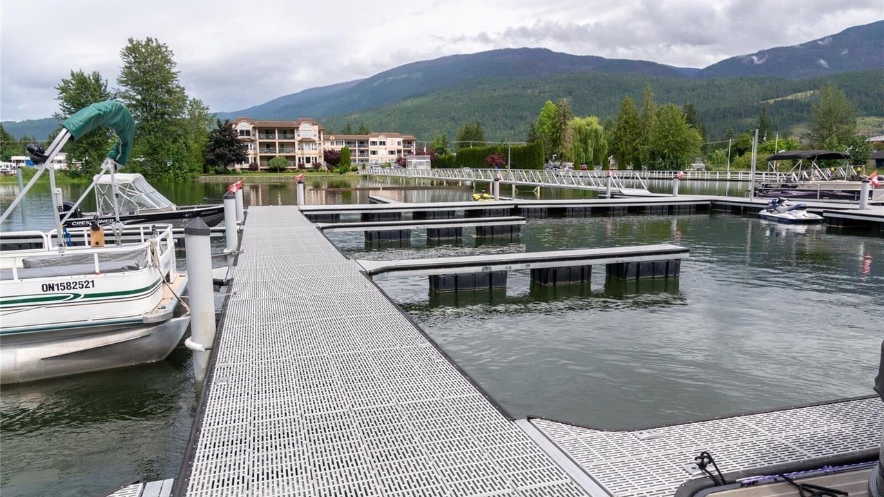 Photo of Others in Sicamous