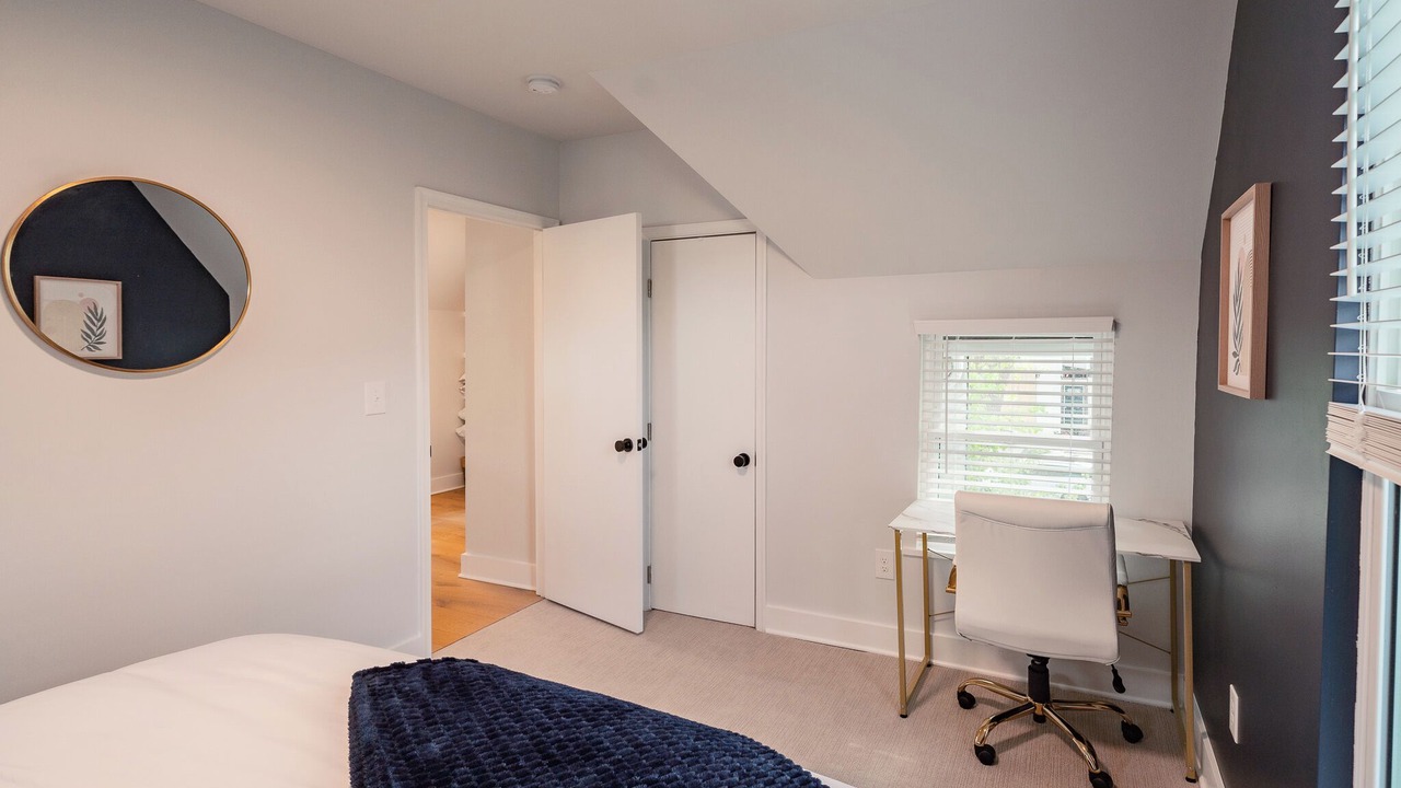 Photo of Bedroom in Detroit - Shoreway