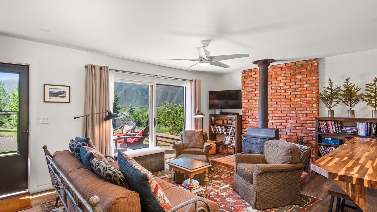 Photo of Livingroom in Basalt