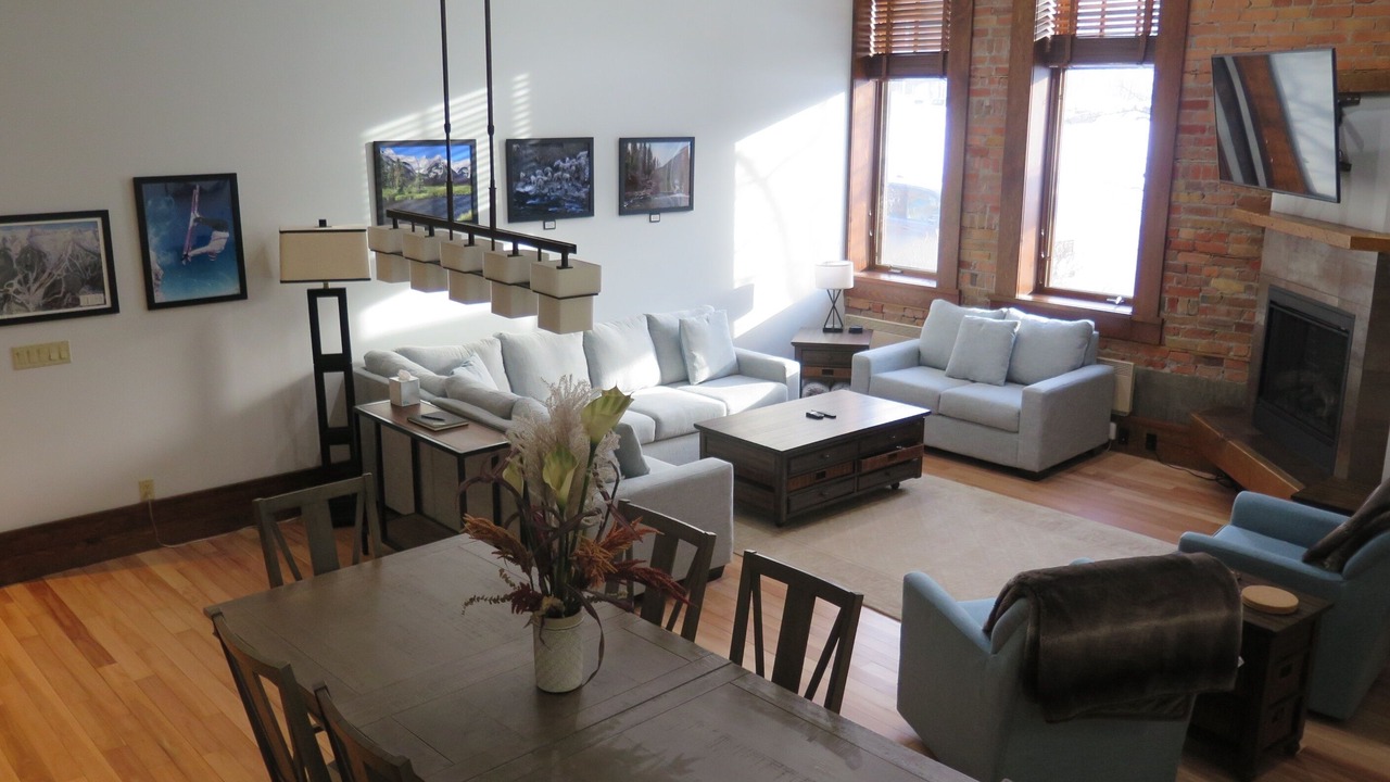 Photo of Livingroom in East Kootenay