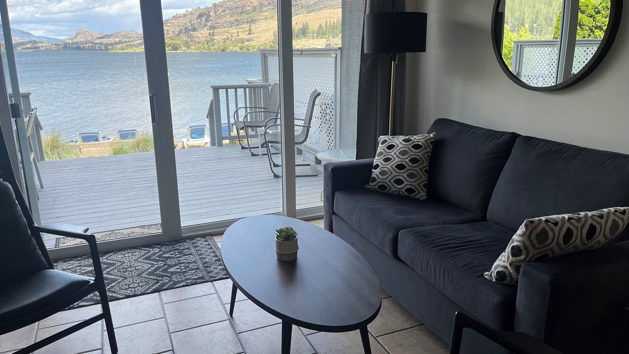 Photo of Livingroom in Okanagan-Similkameen