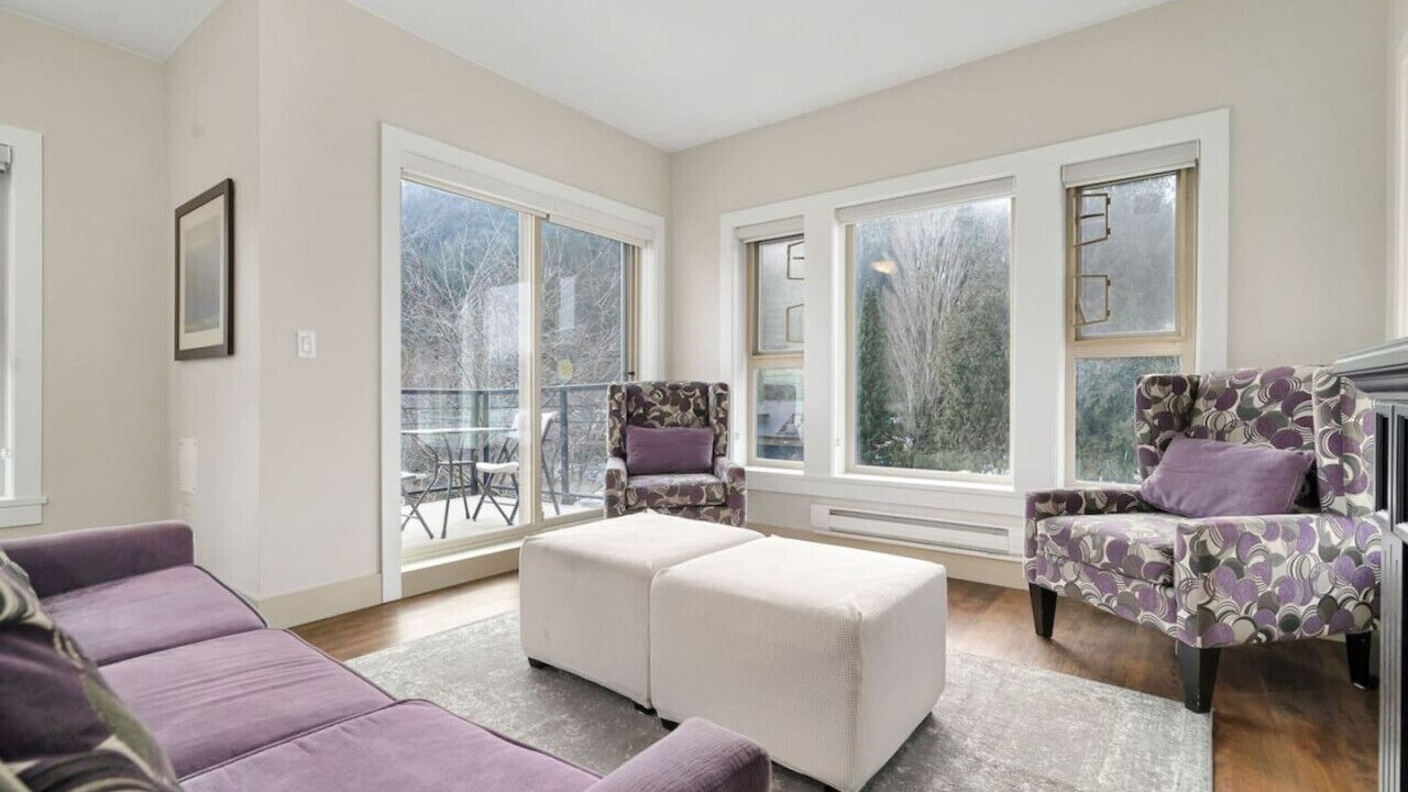 Photo of Livingroom in Harrison Hot Springs